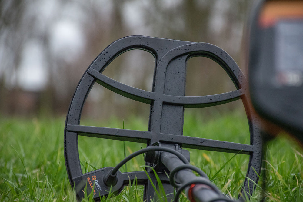 Quest V80 metaaldetector + gratis XPointer Max met magic holster